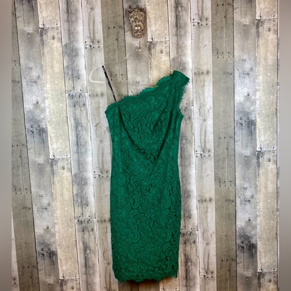 Tadashi Shoji Lace One Shoulder Knee Length Dress in Emerald Green Size 4. - Picture 1 of 12